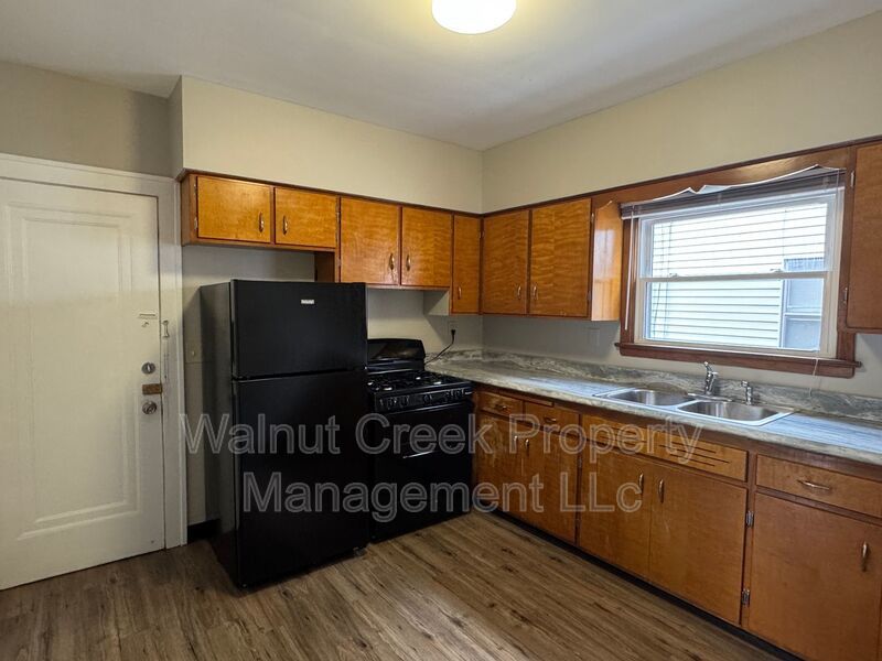 2 Bed- 1 Bath - Down unit of a Duplex property image