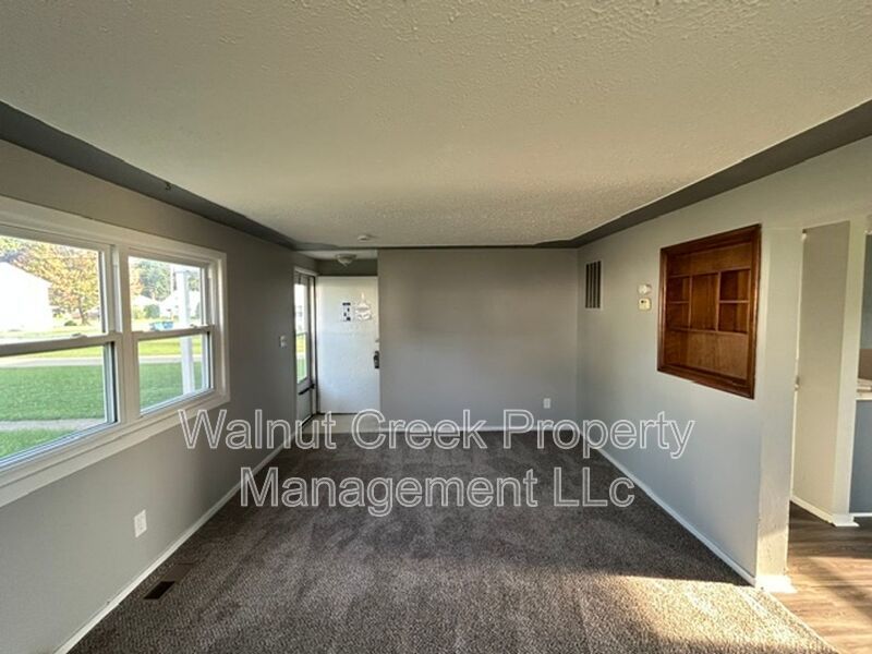 Side-by-Side Duplex--3 Bed- 1 Bath - Lorain property image