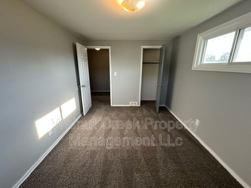 Side-by-Side Duplex--3 Bed- 1 Bath - Lorain property image