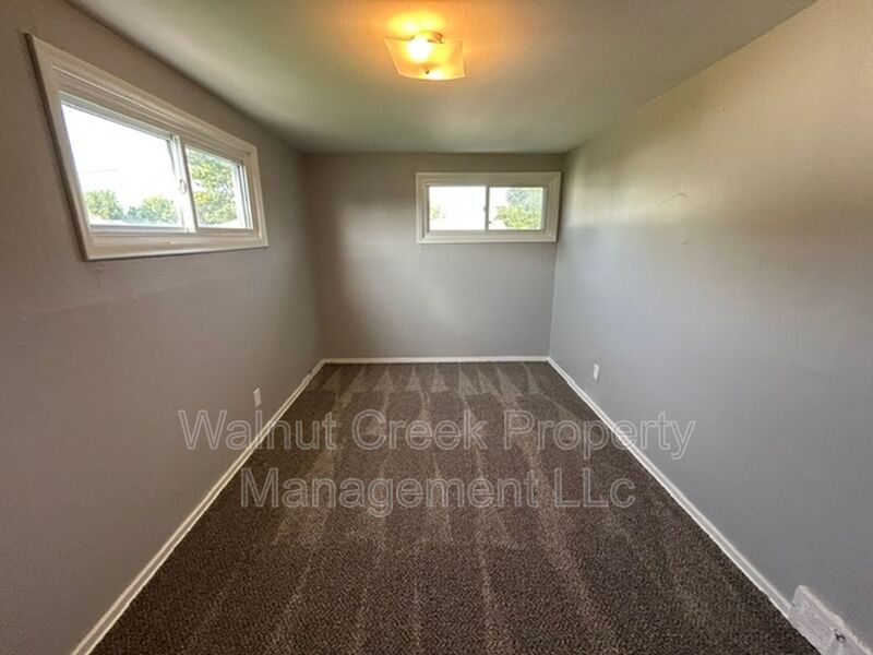 Side-by-Side Duplex--3 Bed- 1 Bath - Lorain property image