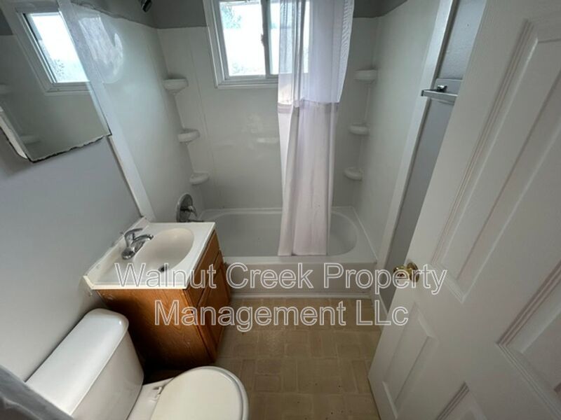 Side-by-Side Duplex--3 Bed- 1 Bath - Lorain property image