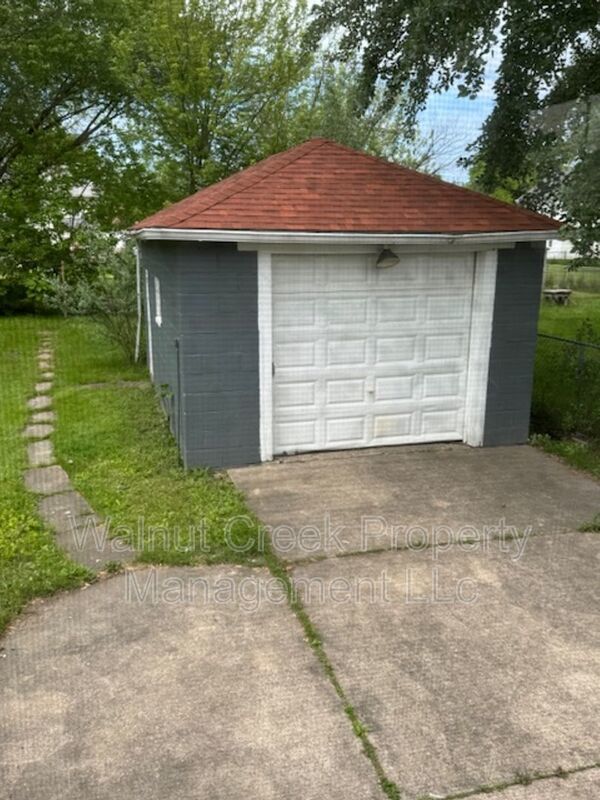 3 Bed - 1 Bath - Single Family Home in Lorain property image