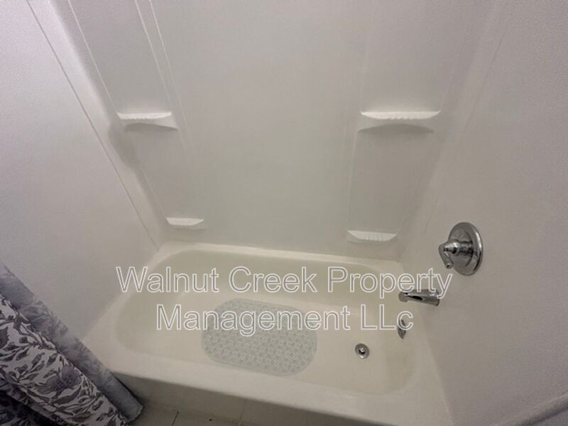 3 Bed - 1 Bath - Apartment - Cleveland property image